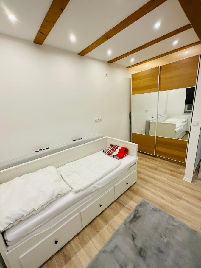 Best Central Apartment - Am Marktplatz - Up To 5 - Next To Frankfurt And Hanau - Coffee And Snacks - Netflix, Prime, Disney Nidderau Exterior foto
