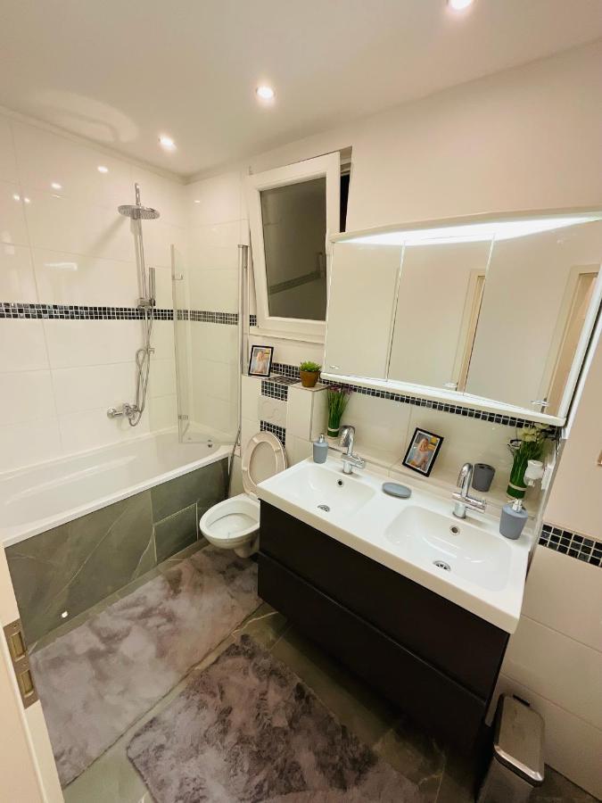 Best Central Apartment - Am Marktplatz - Up To 5 - Next To Frankfurt And Hanau - Coffee And Snacks - Netflix, Prime, Disney Nidderau Exterior foto