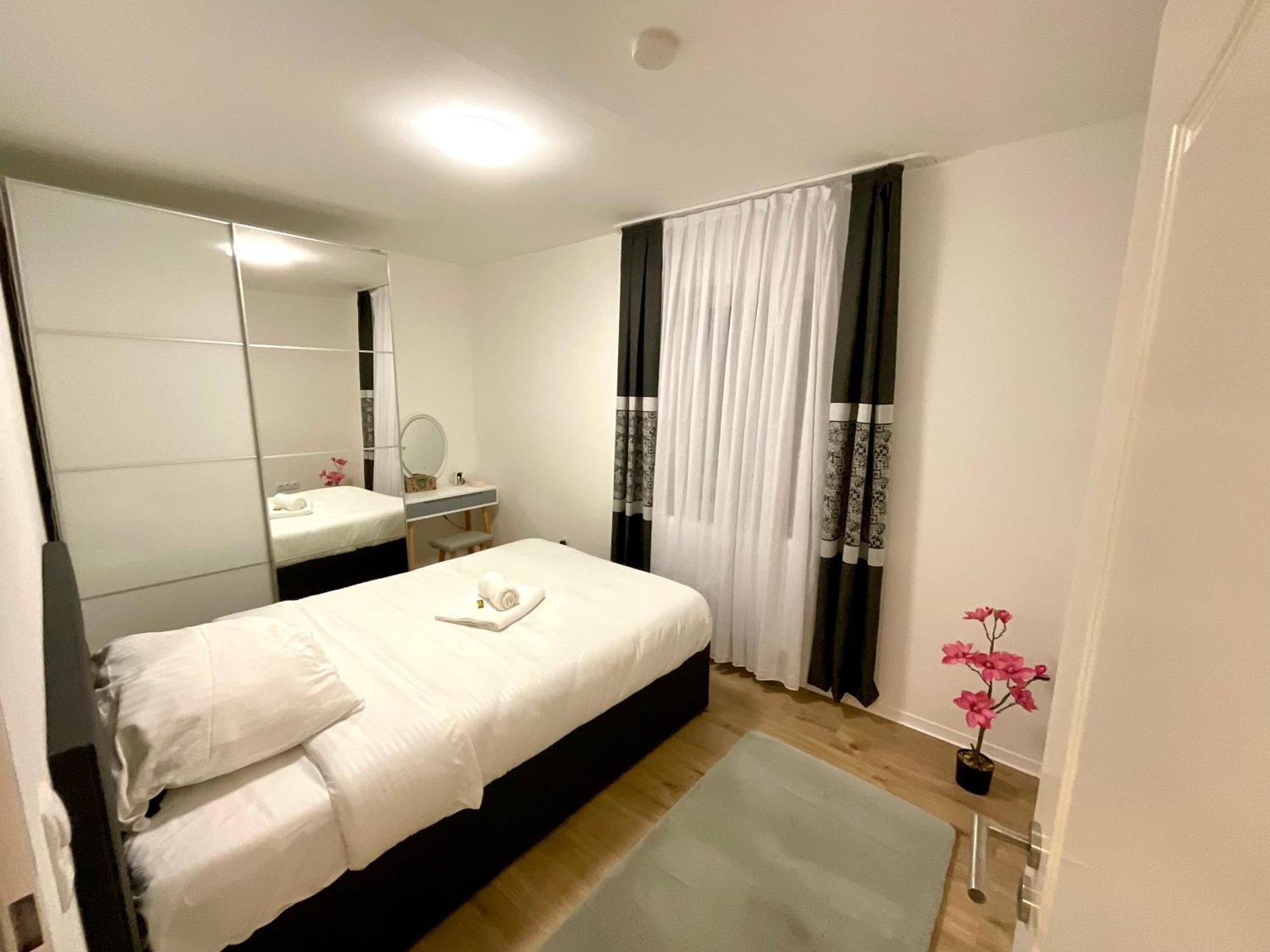 Best Central Apartment - Am Marktplatz - Up To 5 - Next To Frankfurt And Hanau - Coffee And Snacks - Netflix, Prime, Disney Nidderau Exterior foto